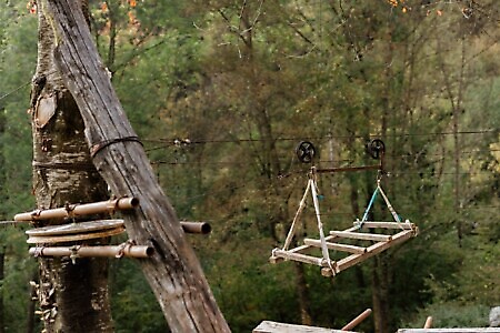Borgo di Vrù: il presepe meccanico e le sue sculture lignee e l’altalena