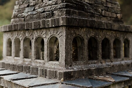 Borgo di Vrù: il presepe meccanico e le sue sculture lignee e l’altalena