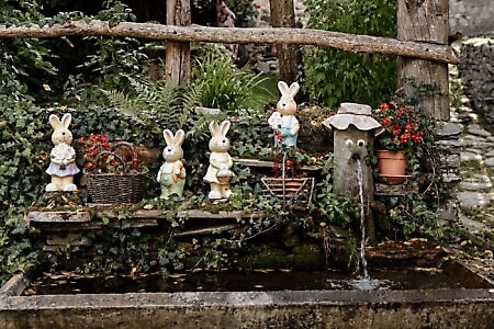 Borgo di Vrù: il presepe meccanico e le sue sculture lignee e l’altalena