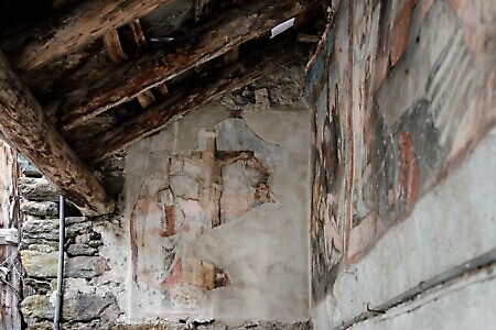 Casaforte del Rucias con affresco seicentesco