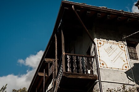 Itinerari delle meridiane: meridiana orizzontale e casa delle meridiane