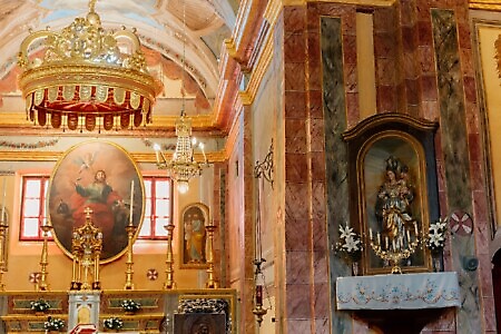 Parrocchia di Santa Anastasia e San Giovanni Evangelista a Chiaves