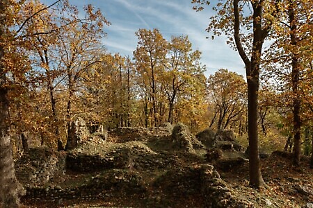 Resti del castello di Baratonia e San Biagio