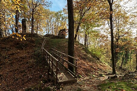Resti del castello di Baratonia e San Biagio