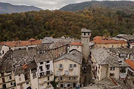 Torre Civica di Aymone di Challant e borgo fortificato