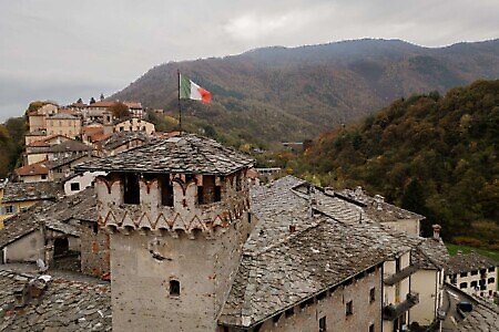 Torre Civica di Aymone di Challant e borgo fortificato